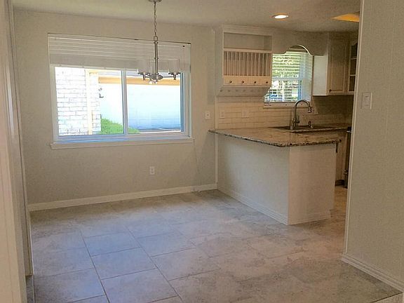 4th image of 1326 Pinecroft Dr