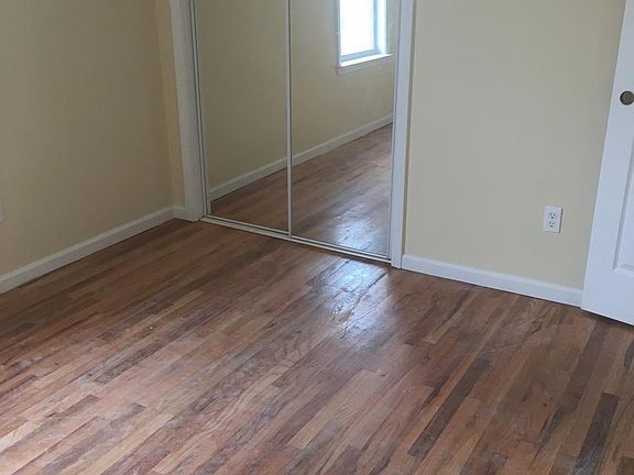 5th image of 327 Dupont Ave