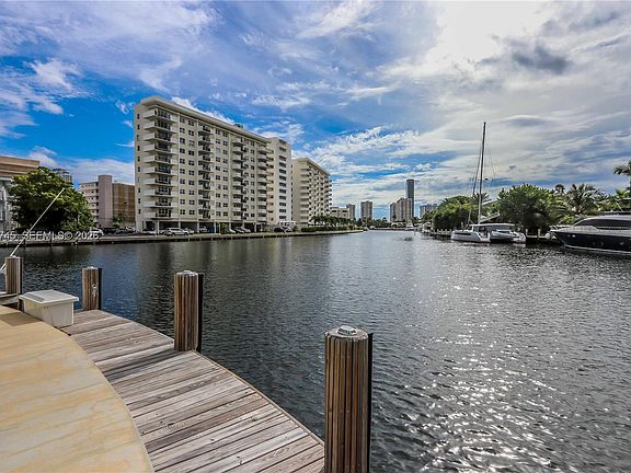 3rd image of 440 Paradise Isle Blvd APT 107