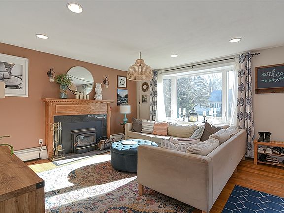 2nd image of 1 Brookside Cir