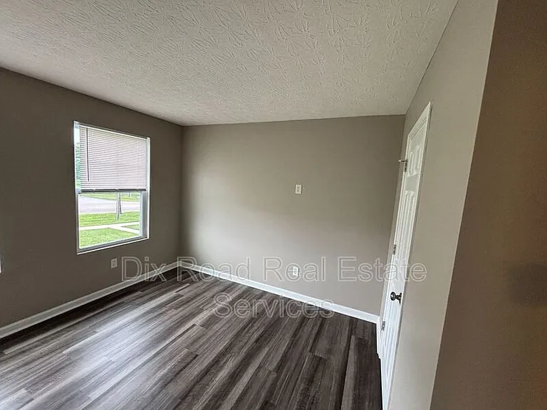 424 W Kemper Rd — Photo 14
