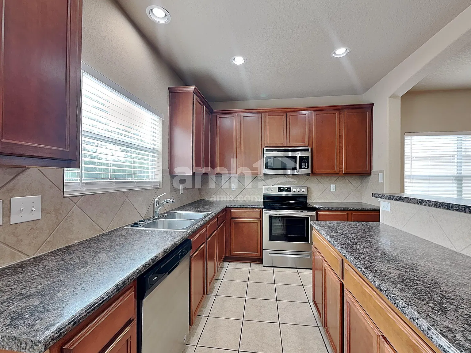 4 bed, 2.5 bath, 2176 sqft, $1,985 — Photo 3