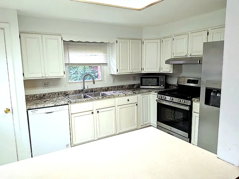 386 Dover Ln #386 — Photo 9