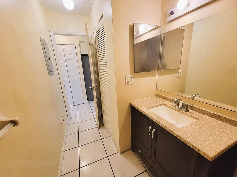 307 S Ocean Dr #B — Photo 7