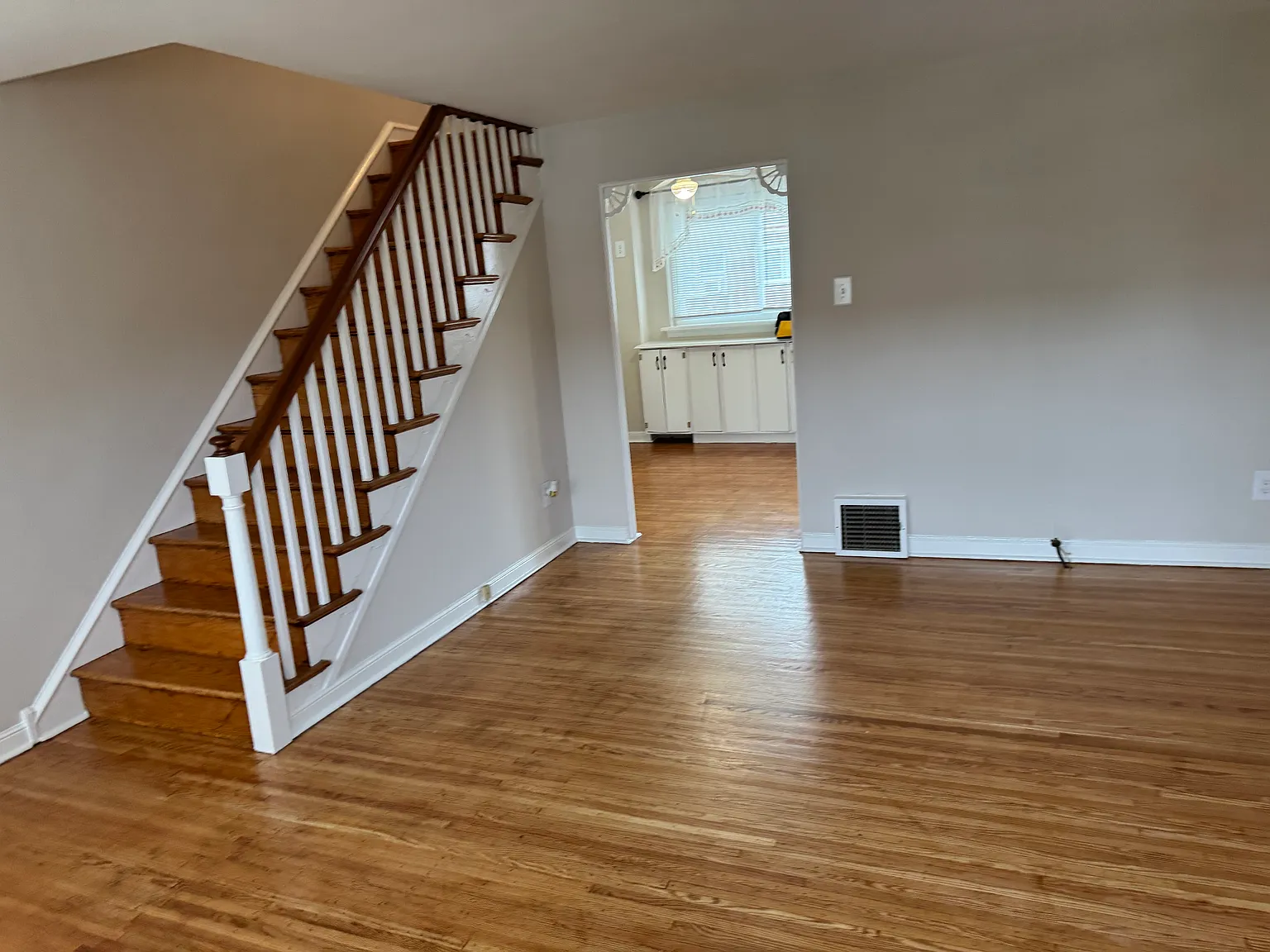 2 bed, 896 sqft, $1,650 — Photo 4
