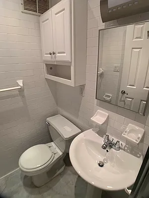 Rented by Salon Realty Corp | media 10
