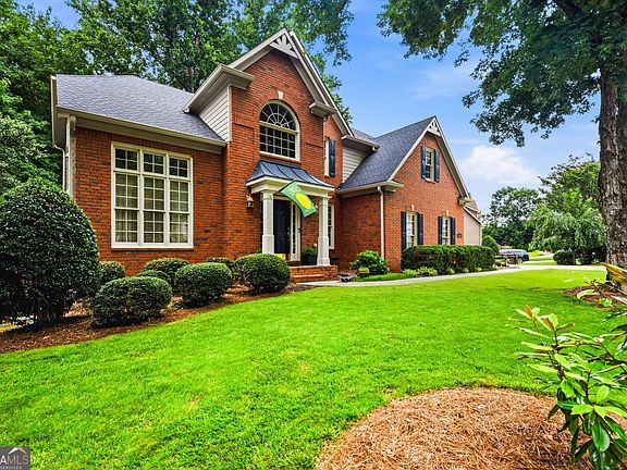 5th image of 540 Sheringham Ln