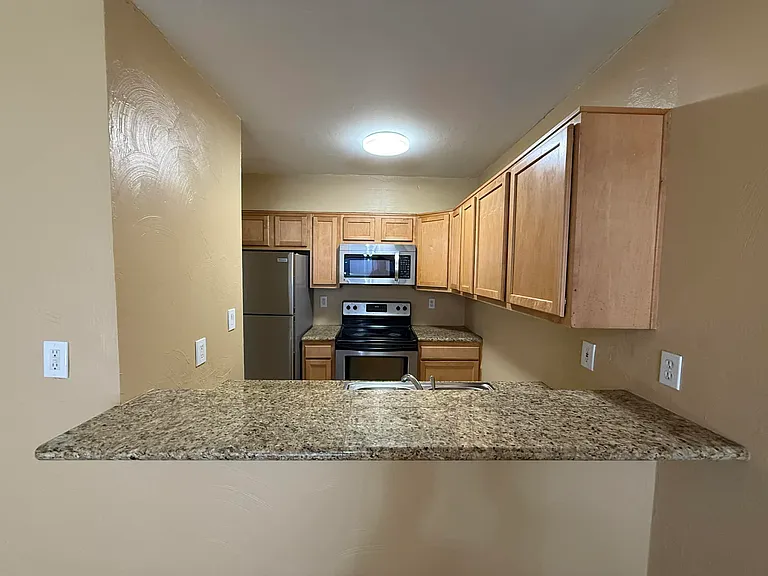 931 N Euclid Ave #216 — Photo 6