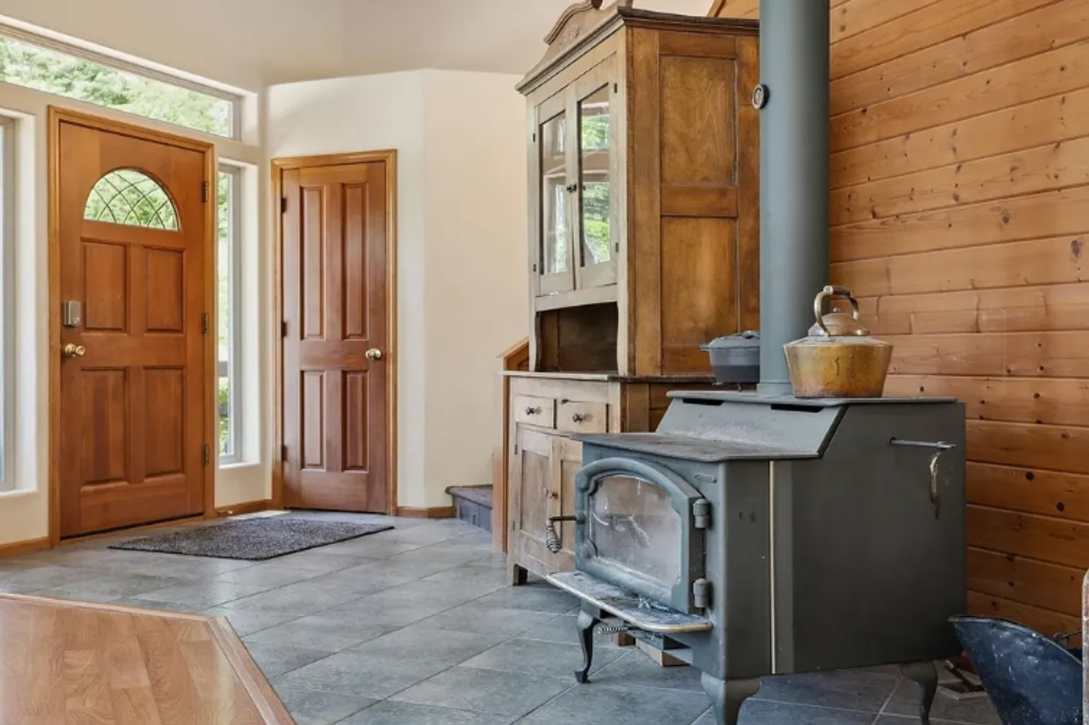 Welcome To Your Dream Home- Peaceful, Secluded... A Must Tour — Photo 3