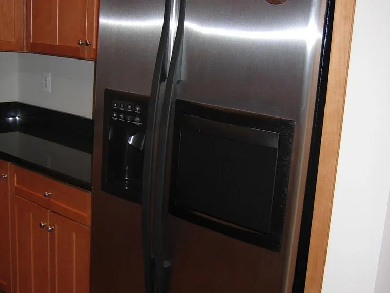 Refridgerator