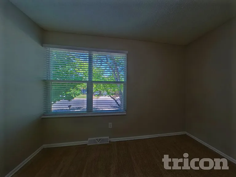 348 S 29th Ave — Photo 8