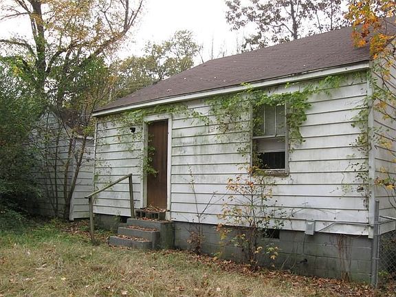 3200 University St, Memphis, TN 38127