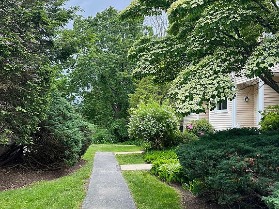 4th image of 31 Gaslight Ln