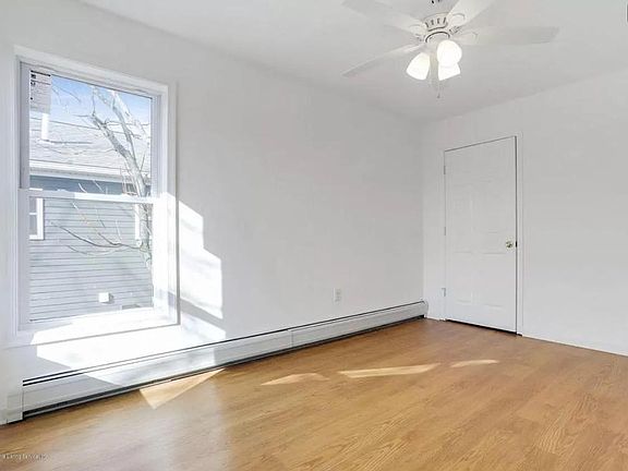 4th image of 251 Ebbitts St