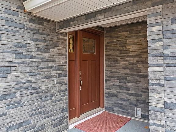 3rd image of 49 Overhill Rd
