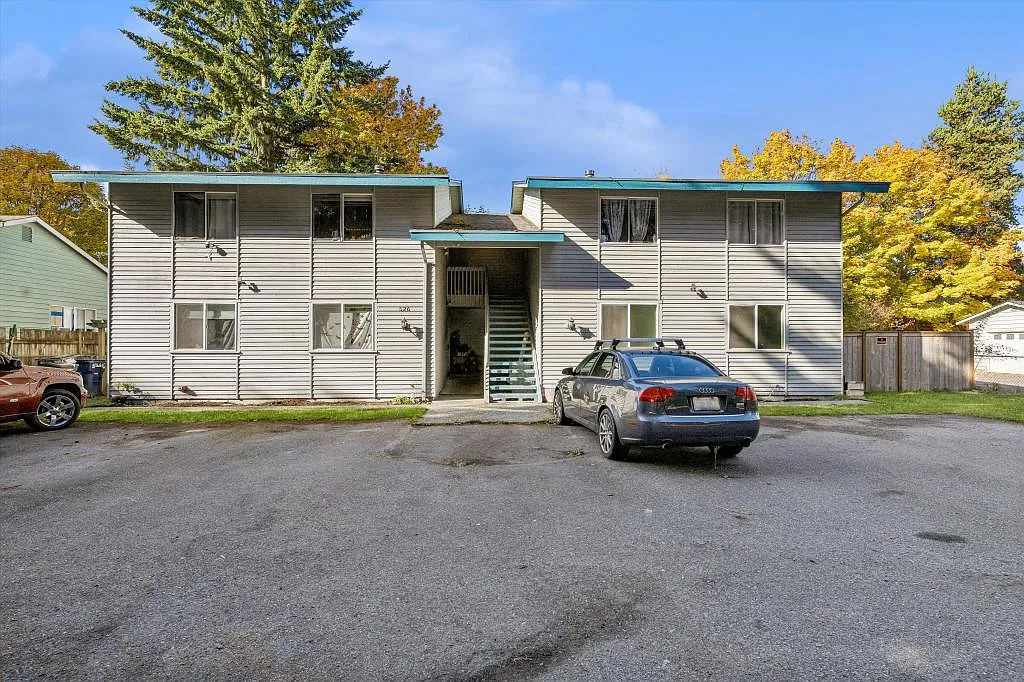 Refreshed & Move-In Ready 2 Bedroom Condo - 2 bedrooms — Photo 1