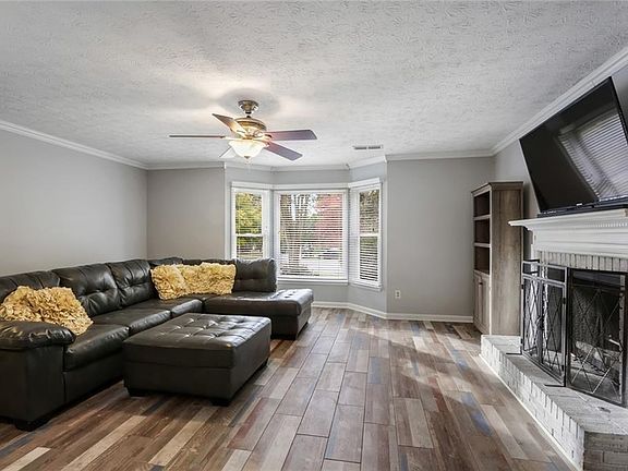 5th image of 2396 Southern Oak Dr SW