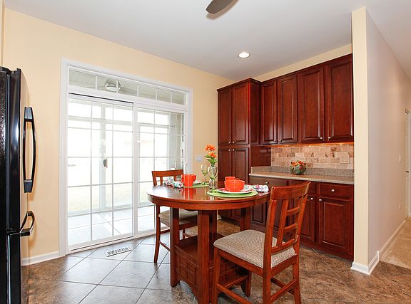 4th image of 4037 Candlewood Ln