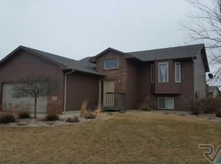 5615 W Mandy Ct, Sioux Falls, SD 57106
