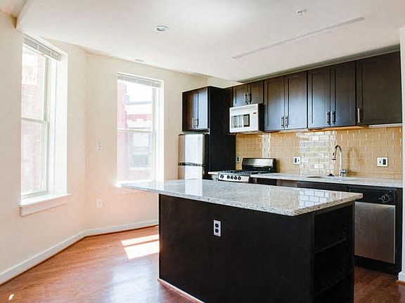 3rd image of 1430 W St NW #T2