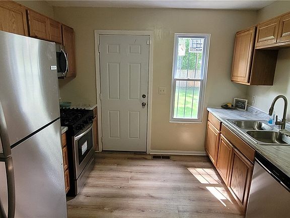 5th image of 10818 Gooding Ave
