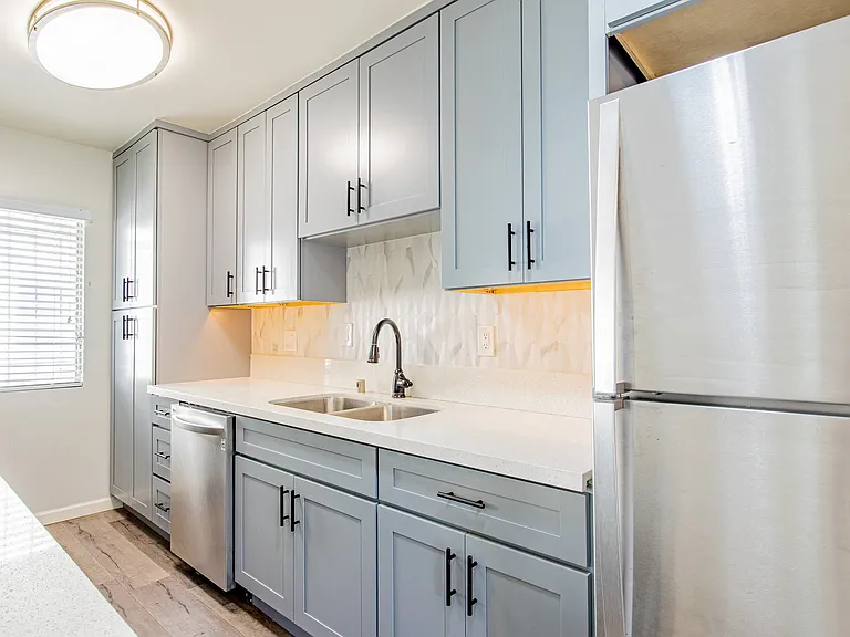 Euclid St Apartments — Photo 6