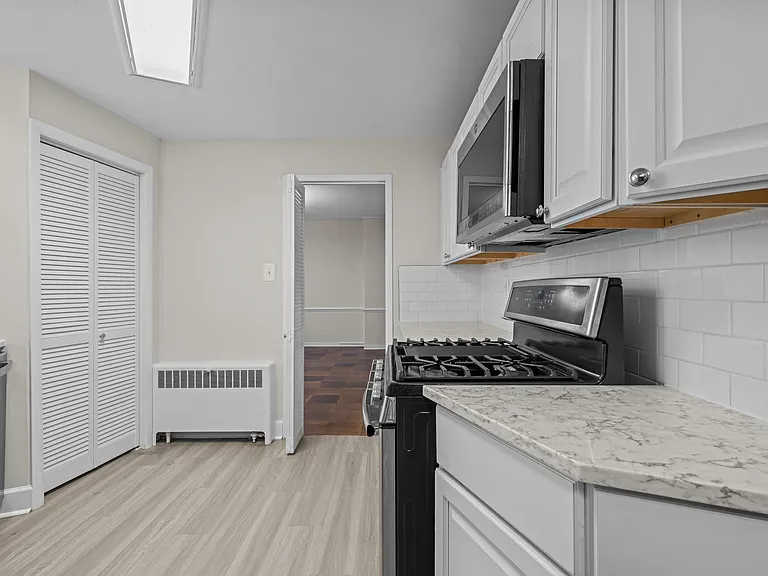 Broadview Apartments — Photo 30