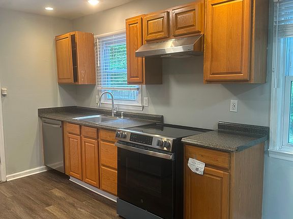 4th image of 301 Middlesex St