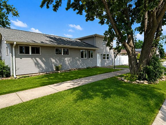 3rd image of 5950 W 87th Pl
