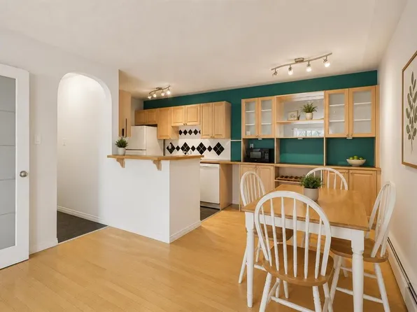 638 S Meredith Rd NE #301, Calgary, AB T2E 5A8
