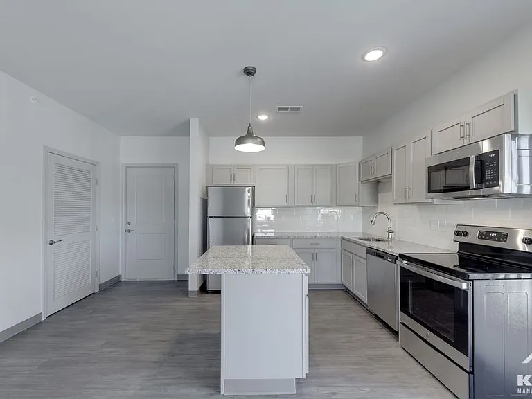 Indian Point Apartments — Photo 26