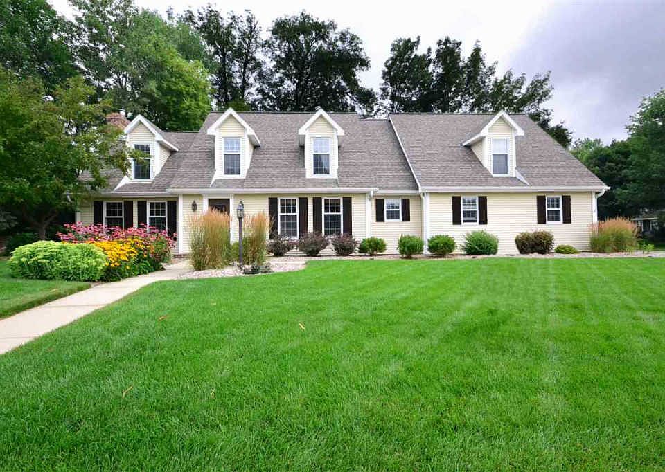 1st image of 2594 Parkwood Dr