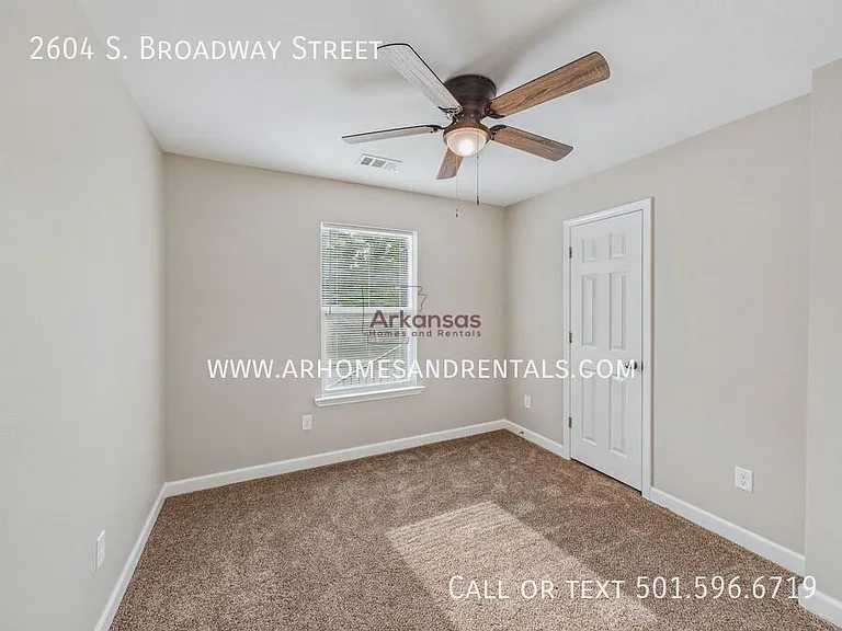 2604 S Broadway St — Photo 11