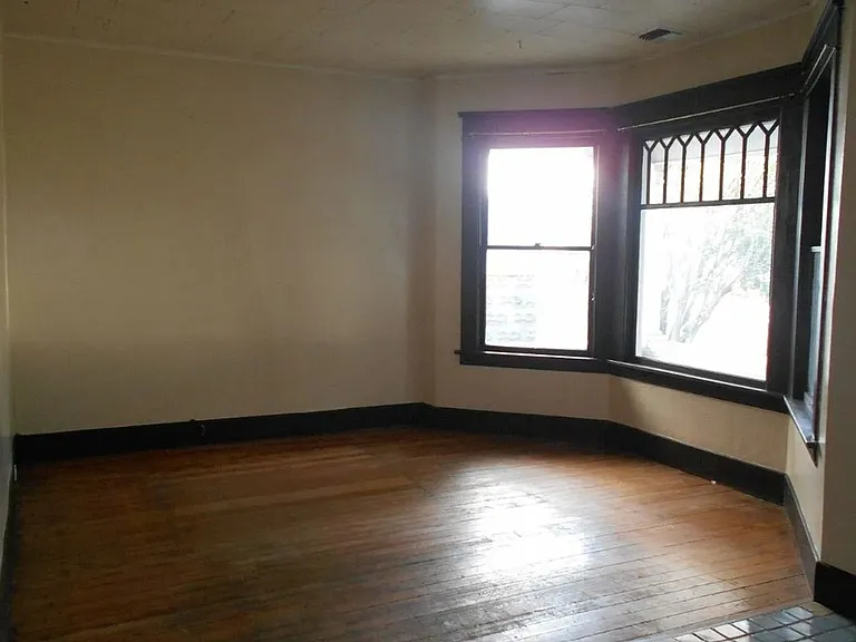 1426 N Garden St — Photo 2