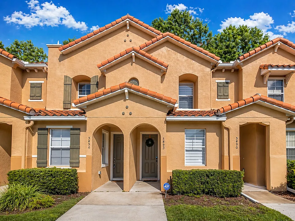 5492 Paradise Cay Cir