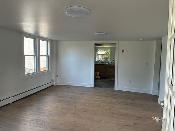 2nd image of 6B Silver St
