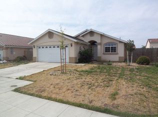 482 Oak St, Parlier, CA 93648