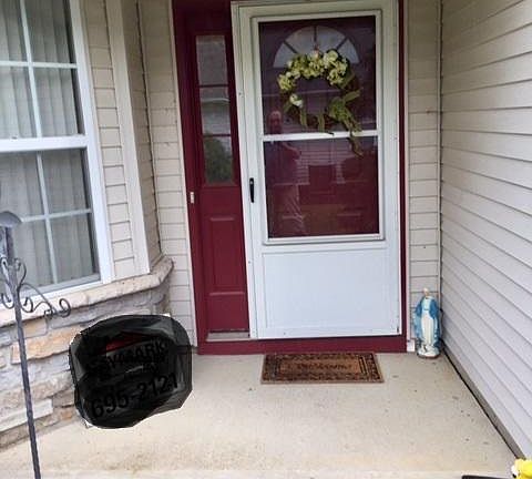 2nd image of 9 Pine Hollow Ln