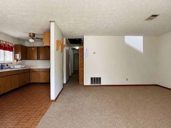 3rd image of 894 United Ave SE