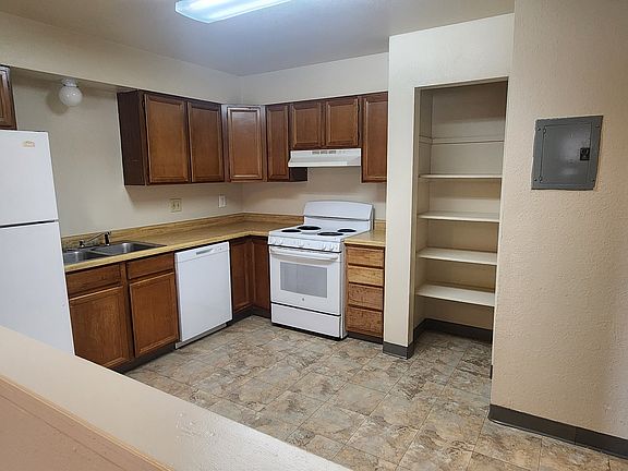4th image of 2910 Bunting Ave #8