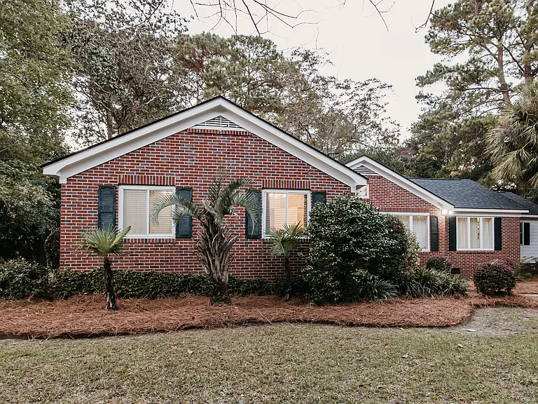 944 Lakeview Dr — Photo 14