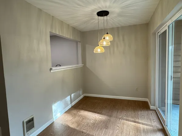 455 Newport Way NW APT 202, Issaquah, WA 98027