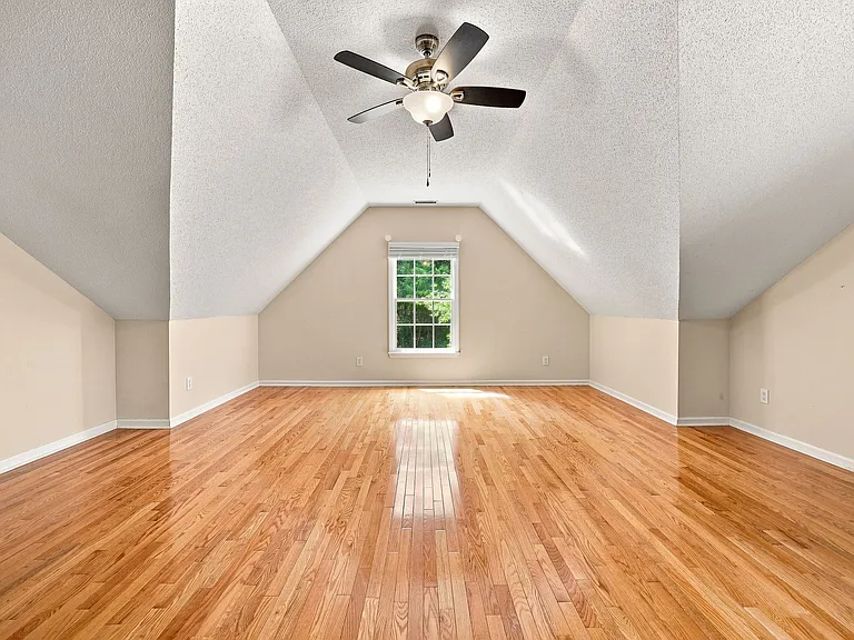 115 Lonebrook Dr — Photo 25