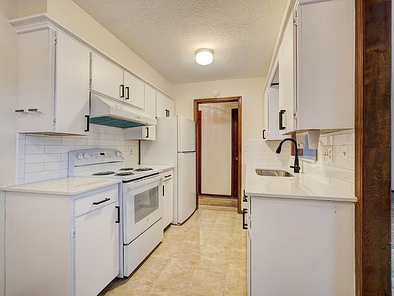 3rd image of 2244 Donna Dr