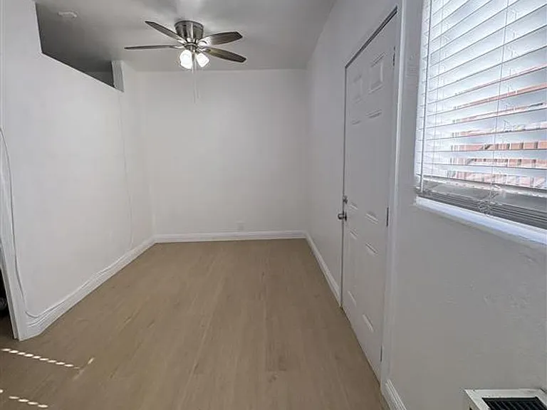 1033 Hoffman Ave — Photo 5