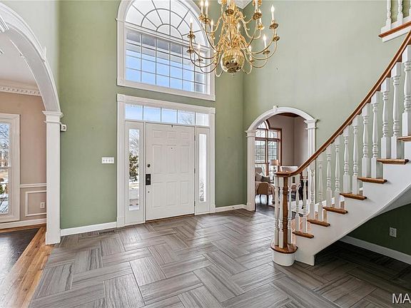 2nd image of 990 Kingscove Ct