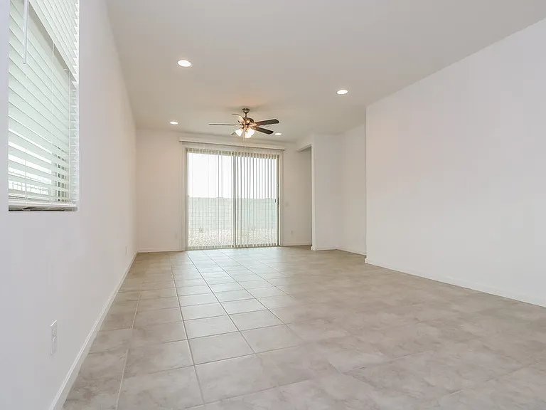 4904 S 107th Ln — Photo 4