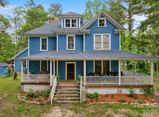 305 Ficker Cir, Hendersonville, NC 28739