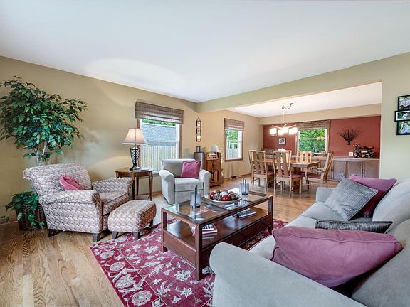 3rd image of 1119 W Fairfield COURT