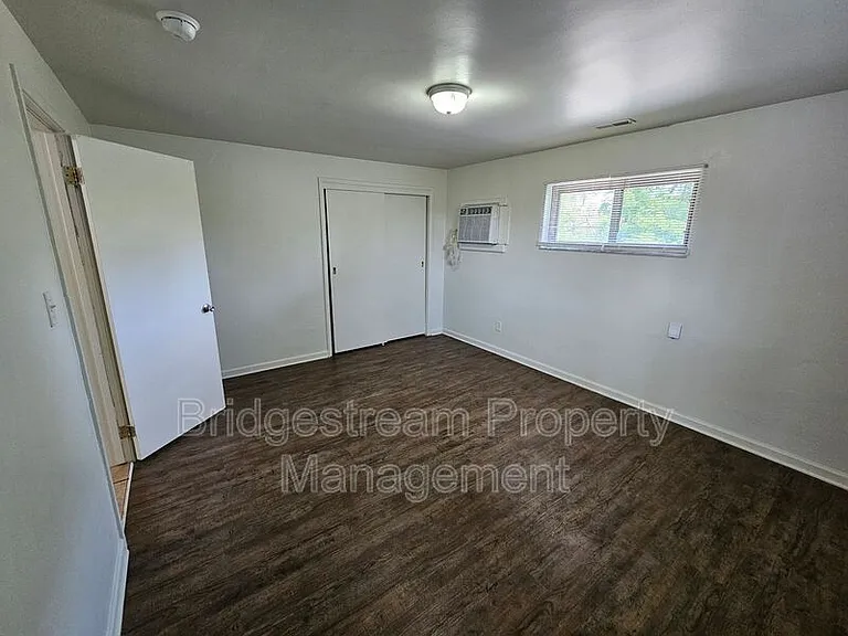 917 Cherry Dr #6 — Photo 9